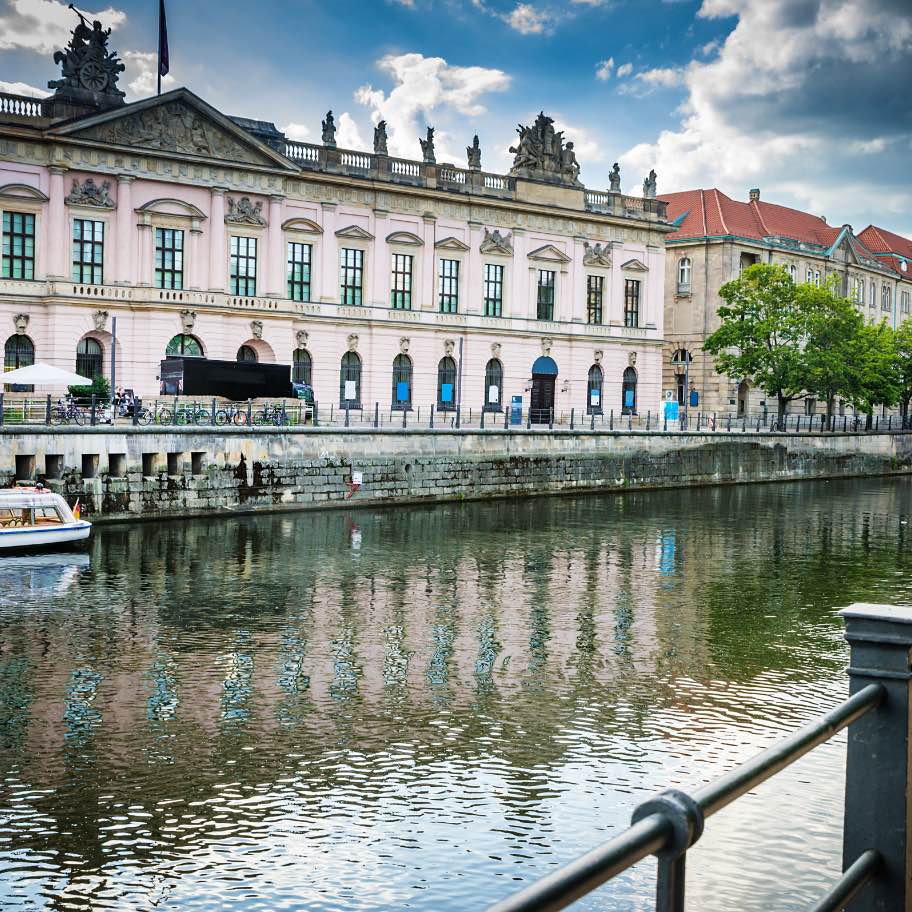 In die Altstadt: ein 10-Minuten-Spaziergang